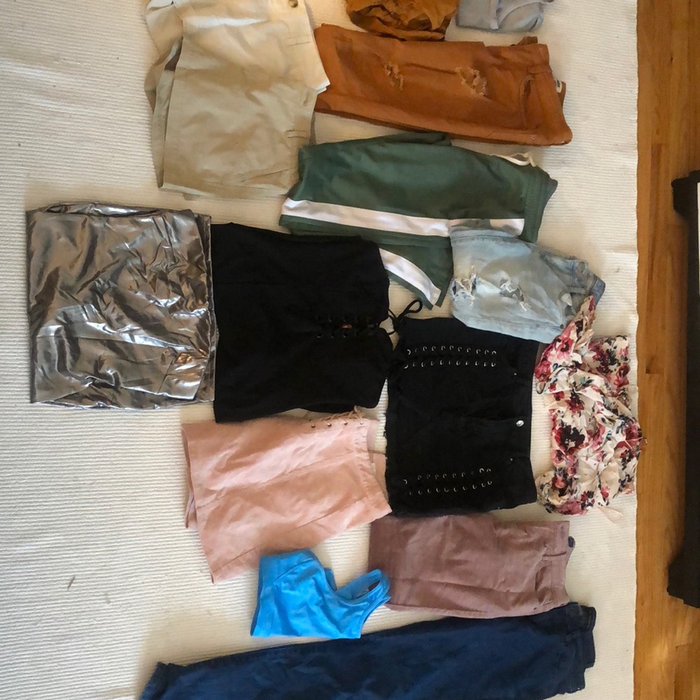 CLOTHING BUNDLE-EVERYTHING MUST GO. EVERYTHING $10